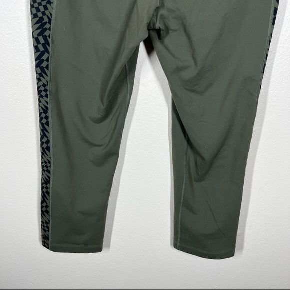 Nike Dri Fit Women’s Olive Green Compression Crop Workout Leggings Size XS - Picture 6 of 8